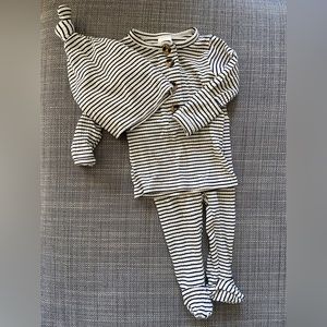 Lou Lou and Company baby newborn ribbed set.